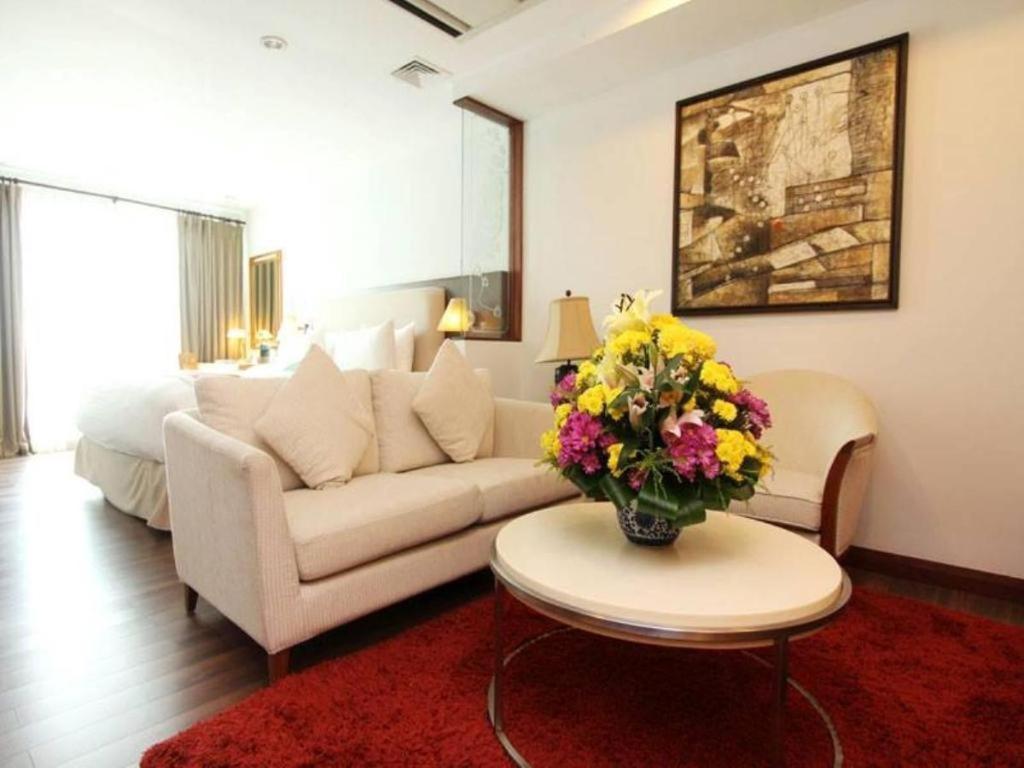 Plaza Sutera Biru Hotel Kuala Belait Exterior photo
