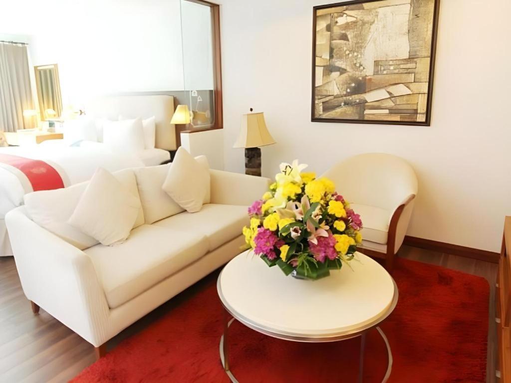 Plaza Sutera Biru Hotel Kuala Belait Exterior photo