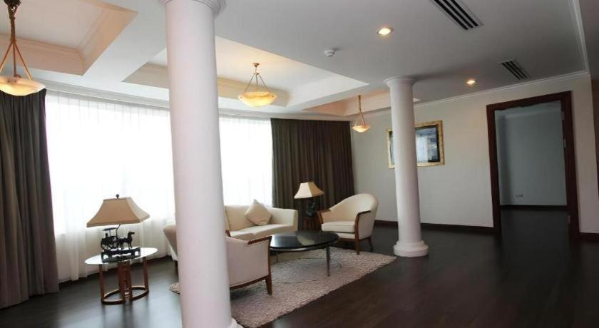 Plaza Sutera Biru Hotel Kuala Belait Exterior photo