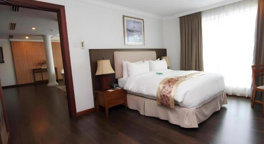 Plaza Sutera Biru Hotel Kuala Belait Exterior photo
