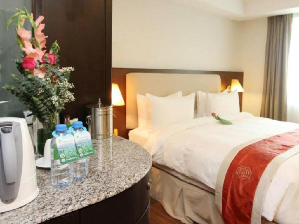 Plaza Sutera Biru Hotel Kuala Belait Exterior photo